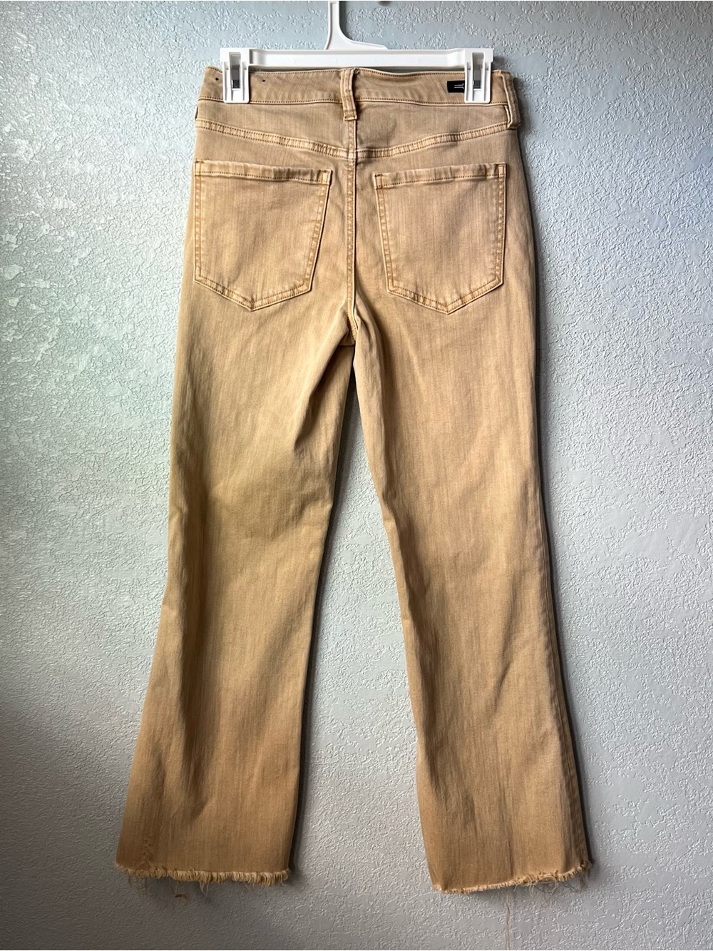 Liverpool Los Angeles Hannah Crop Flare Jeans Beige Raw Hem Size 2/26